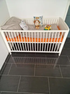 Ein Bett oder Betten in einem Zimmer der Unterkunft Zentrales City-Apartment mit Garage und Arbeitsplatz geeignet für Business und Familie