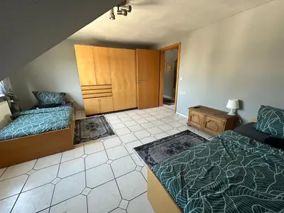 Ein Bett oder Betten in einem Zimmer der Unterkunft Monteurswohnung am Schloss 4