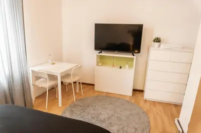 TV/Unterhaltungsangebot in der Unterkunft M House HA Ruhiges City Zimmer & Self Check-in