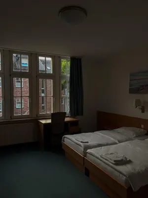 Ein Bett oder Betten in einem Zimmer der Unterkunft Stadthotel Kolpinghaus - Vier Ecken