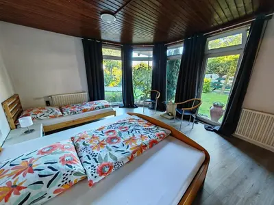 Ein Bett oder Betten in einem Zimmer der Unterkunft Quiet little house with seperate entrance