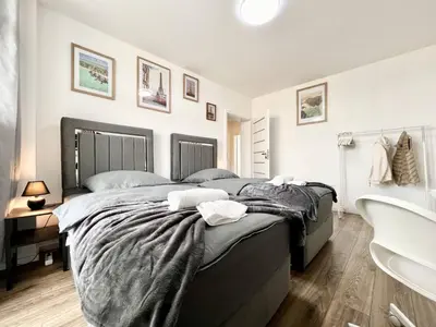 Ein Bett oder Betten in einem Zimmer der Unterkunft Zentrale City Ferienwohnung Essen 3 Zimmer Balkon Messe