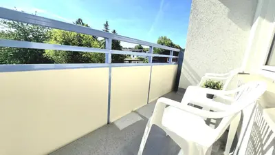 Ein Balkon oder eine Terrasse in der Unterkunft Modern 2-Room Apartment with Free Parking & Free Wi-Fi in Iserlohn - SW01