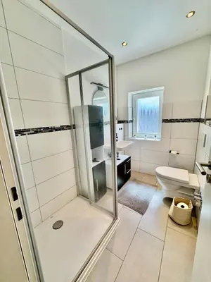 Ein Badezimmer in der Unterkunft FeWo-Palmtrees 4 - Große moderne 2 Zimmerwohnung mit Süd-West Balkon in Gladbeck-Mitte Nähe Movie Park und Arena AufSchalke