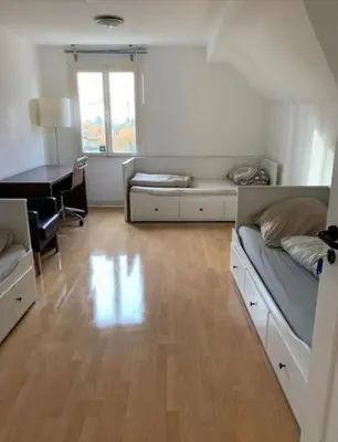 Ein Sitzbereich in der Unterkunft Hostel Apartment Monteurzimmer Solingen