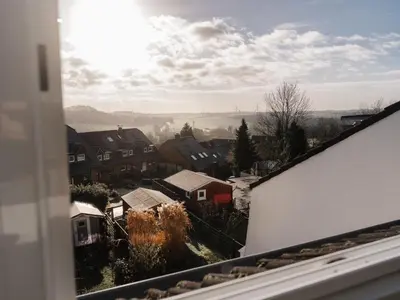 Ein allgemeiner Bergblick oder ein Berglick von der Ferienwohnung aus