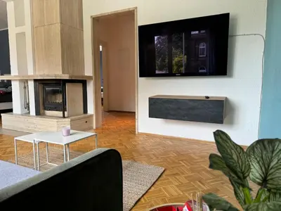 TV/Unterhaltungsangebot in der Unterkunft Nathanael Ferienwohnung mit Küche, WLAN & 4 Schlafzimmern