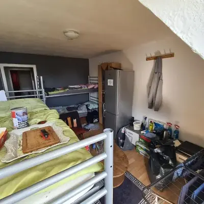 ein Platz im Etagenbett im Durchgang in Schalke Nähe Arena