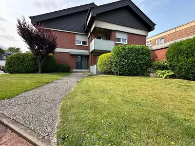 Ein Garten an der Unterkunft Schöne 2 Zimmer Wohnung, modern & stadtnah
