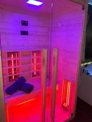 Ein Bett oder Betten in einem Zimmer der Unterkunft Historic vintage Suite with Jacuzzi & Sauna