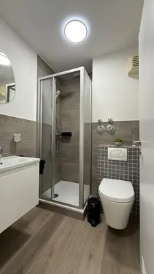 Ein Badezimmer in der Unterkunft Modernes City Apartment mit Parkplatz