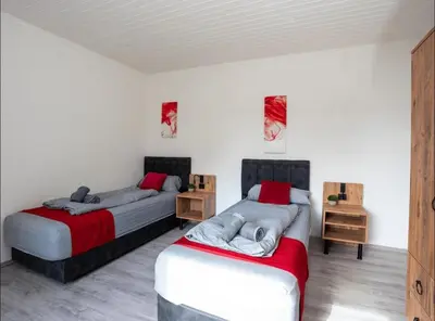 Ein Bett oder Betten in einem Zimmer der Unterkunft Serviceroom24 - Space in Oberhausen WLAN - Smart-TV - 24-7 Check-in und Küche