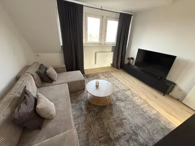 Ein Sitzbereich in der Unterkunft Modernes Apartment Mülheim - freie Parkplätze, Smart-TV, WLAN, Nähe Messe Essen & Düsseldorf