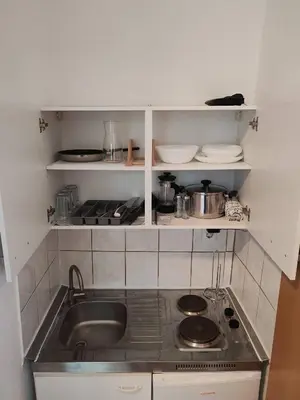 Küche/Küchenzeile in der Unterkunft 2-Bed Apartment • Ideal for Workers & Short Stays
