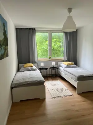 Ein Bett oder Betten in einem Zimmer der Unterkunft Comfy Modern 4-Bed Apartment, WiFi, 20min DUS, 5min A46