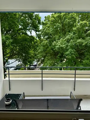 Ein Balkon oder eine Terrasse in der Unterkunft Comfy Modern 4-Bed Apartment, WiFi, 20min DUS, 5min A46