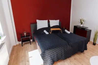 Ein Bett oder Betten in einem Zimmer der Unterkunft vivid & red - Netflix - City - Wifi - 4 Person