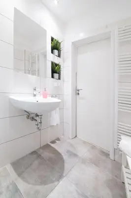 Ein Badezimmer in der Unterkunft Central Studio Near Main Train Station & Old City Hall