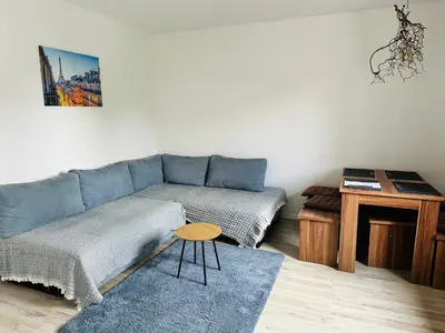 Ein Sitzbereich in der Unterkunft Zentrale Unterkunft in Selm
