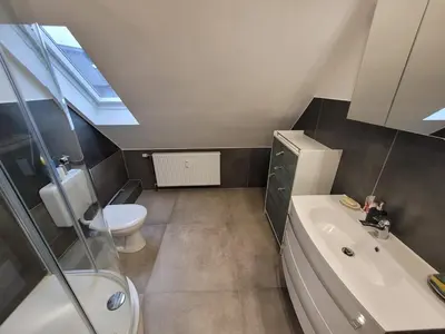 Ein Badezimmer in der Unterkunft Modern 52 m2 apartment with air conditioning close to Messe Düsseldorf & Köln