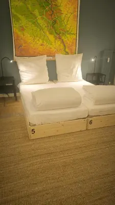 Ein Sitzbereich in der Unterkunft Emmas Hostels Duisburg