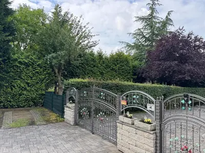 Ein Garten an der Unterkunft Premium 2 Zimmer 4 Bett Apartment, SmartTV , Terrasse