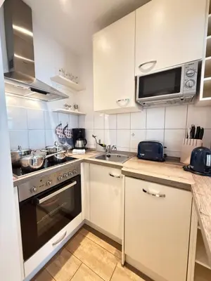 Küche/Küchenzeile in der Unterkunft Altbau trifft auf Moderne - neuwertige Komfortwohnung für bis 2 Personen