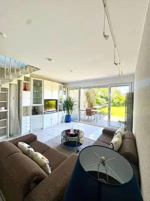 Ein Sitzbereich in der Unterkunft Ruhige Wohlfühloase auf zwei Ebenen - mit Terrasse im Grünen und Balkon