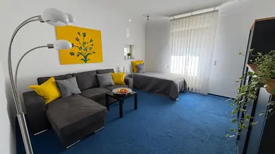 Ein Sitzbereich in der Unterkunft Charming Apartment in historischer Polizeiwache