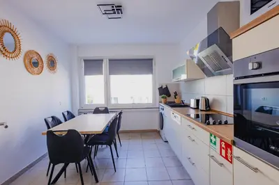 Küche/Küchenzeile in der Unterkunft ATLAS Apartment Dinslaken, 3 Zimmer, Zentrum, Nähe Bahnhof, Balkon