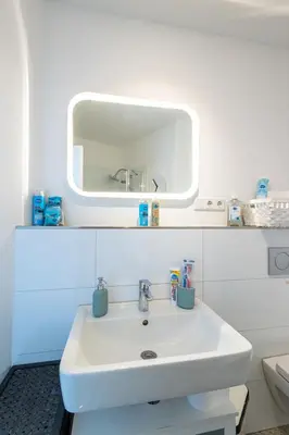 Ein Badezimmer in der Unterkunft Rob's Suite - Zentrale Design-Suite am Opernplatz, 2 Zimmer, 2 Bäder und Top-Ausstattung