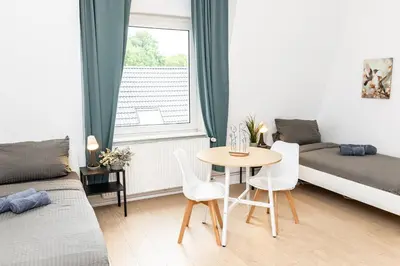 Ein Sitzbereich in der Unterkunft CosyHomes24 - Spacious with TOP traffic connection - UN02b