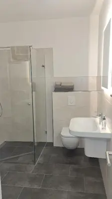 Ein Badezimmer in der Unterkunft Neues Ruhrtal Apartment 2 mit Balkon
