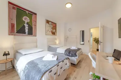 Ein Bett oder Betten in einem Zimmer der Unterkunft Prime Art Gallery Apartment Zentrale Lage Essen