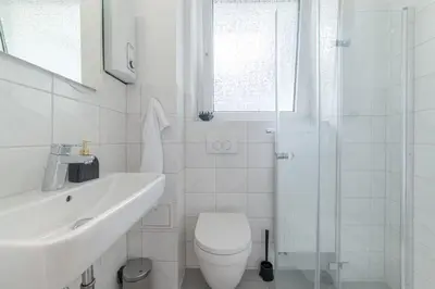 Ein Badezimmer in der Unterkunft Prime Art Gallery Apartment Zentrale Lage Essen