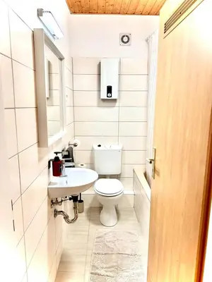 Ein Badezimmer in der Unterkunft Moderne Unterkunft mit Parkplatz & Smart-Tv