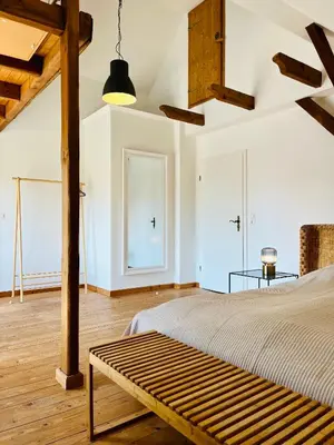 Ein Bett oder Betten in einem Zimmer der Unterkunft b e d & a g e d e s i g n -large- wunderschönes Zimmer mit Bad - Rechnungserstellung für Geschäftsreisende & Firmen