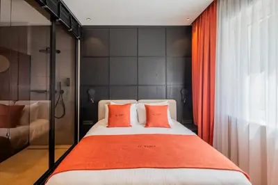 Ein Bett oder Betten in einem Zimmer der Unterkunft El Toro am Seilersee Suiten und Restaurant