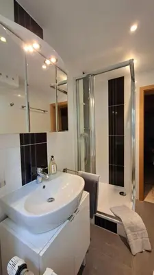 Ein Badezimmer in der Unterkunft Cozy basement apartment in Mettmann