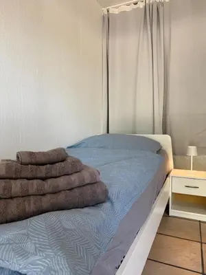 Ein Bett oder Betten in einem Zimmer der Unterkunft Monteurwohnung mit Balkon und Parkplatz