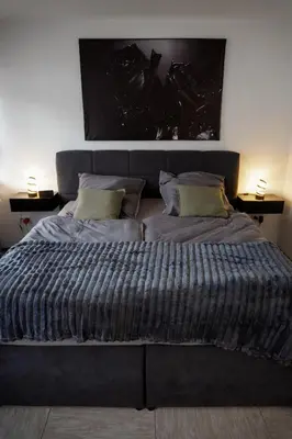 Ein Bett oder Betten in einem Zimmer der Unterkunft M House Do Modernes Privatzimmer mit Balkon & Self Check-in