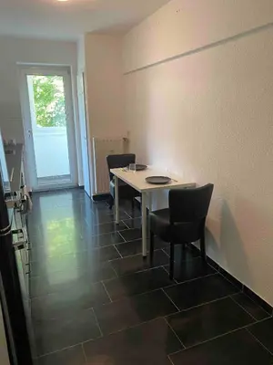 Grundriss der Unterkunft Sehr gute Lage mit Straßenbahn vor der Tür & riesen Bett, Messe nah