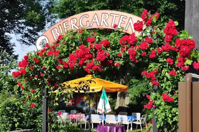 Ein Garten an der Unterkunft Westfalenkrug