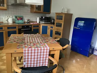 Küche/Küchenzeile in der Unterkunft Premium Ruhiges ganzes Apartment 90 m 2 Schlafzimmer große Küche Wohnzimmer