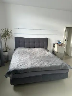 Ein Bett oder Betten in einem Zimmer der Unterkunft Central Urban Experience parking included