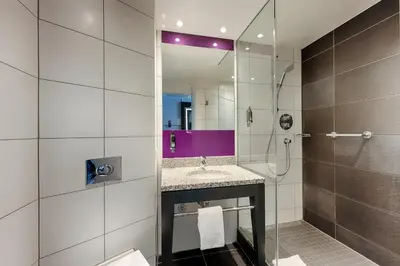 Ein Badezimmer in der Unterkunft Premier Inn Duisburg City Altstadt