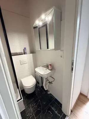 Ein Badezimmer in der Unterkunft Riva Single Apartment, Smart TV, Parkplatz frei