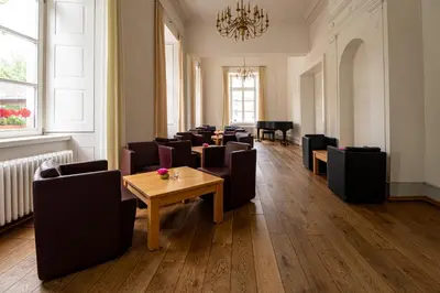 Ein Sitzbereich in der Unterkunft Tagungshotel Haus Villigst