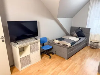 TV/Unterhaltungsangebot in der Unterkunft Ruhr Business Apartments Essen Apartment mit 7 Einzelbetten