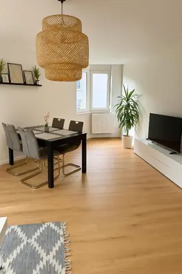 TV/Unterhaltungsangebot in der Unterkunft Stylish 4-Person CityNest Wuppertal Near Hbf